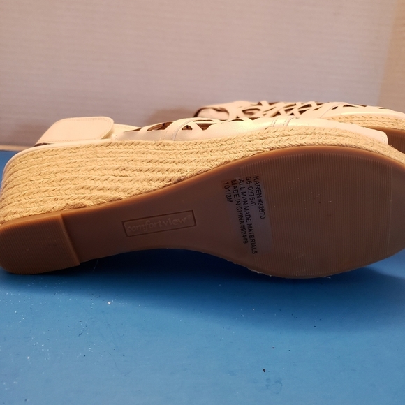 Sandals​ - Picture 3 of 5